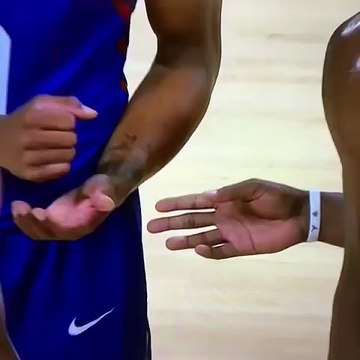 Jimmy Butler et DeMar DeRozan jouent à pierre-feuille-ciseaux pour un lancer-franc !