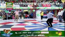 Man's Pant Got Off in Fahad Mustafa's Live Show While Doing Sit Ups