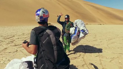 Acrobatic Paragliding the Huge Sand Dunes of Namibia  86/kh
