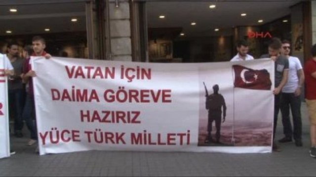 Askeri Okullardan Atılan Öğrencilerden İstiklal Caddesi'nde Marşlı Yürüyüş