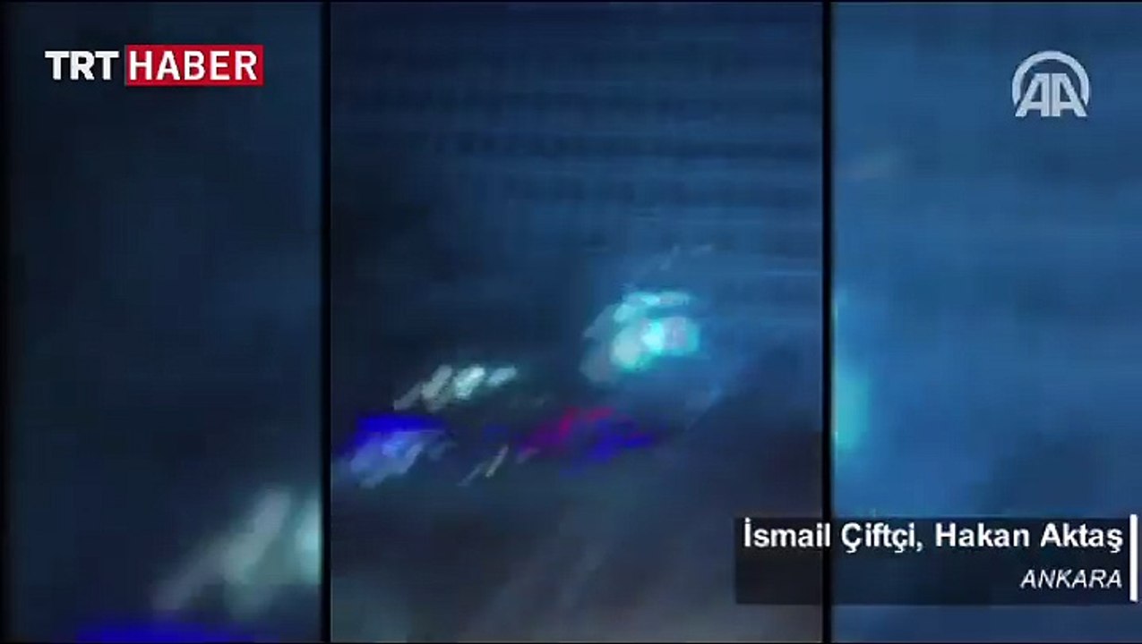 Sıhhiye Köprüsü’nden tankların geçişi ve vatandaş tepkisi