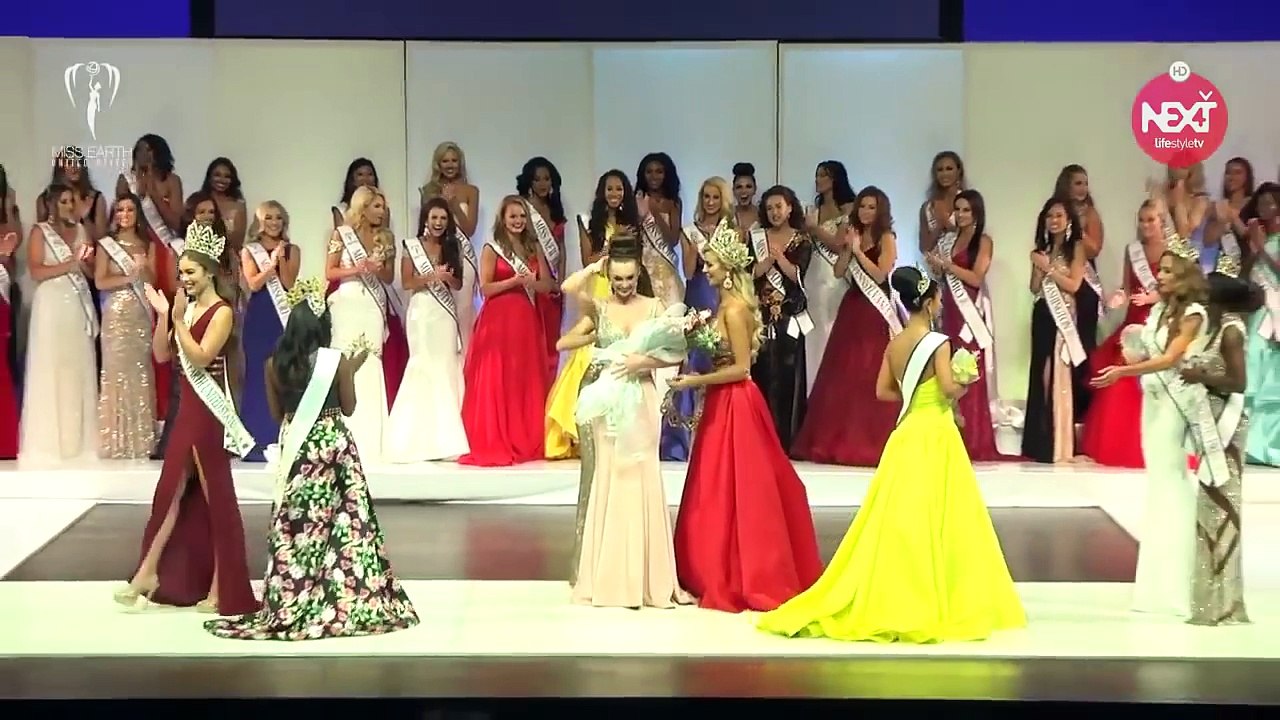 Miss Earth USA 2016 Fail Crowning Moment -