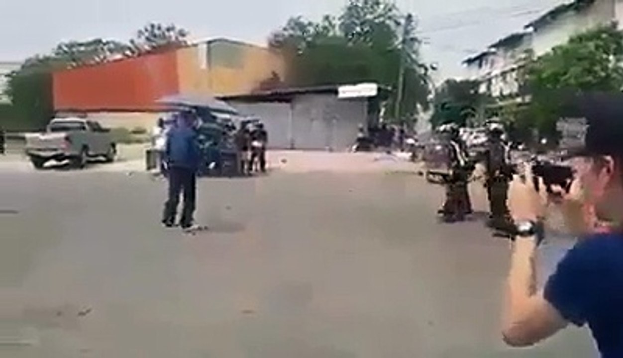 يشهر سلاحه أمام الشرطة لكن حصلت المفاجأة