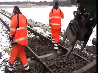 قلبي لا يتحمل شوف كيفاش يصلح السكك قال تونس أوه يا ناري