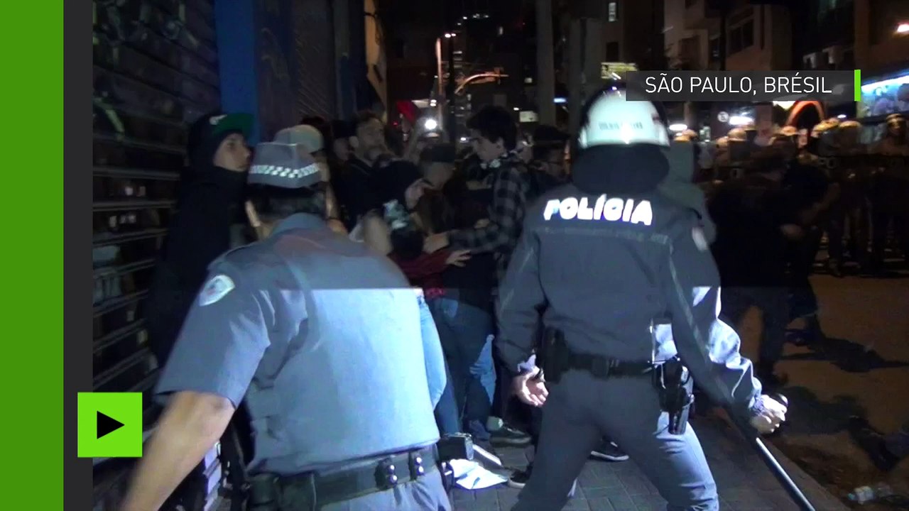 La police utilise des batôns contre des manifestants à Sao Paulo