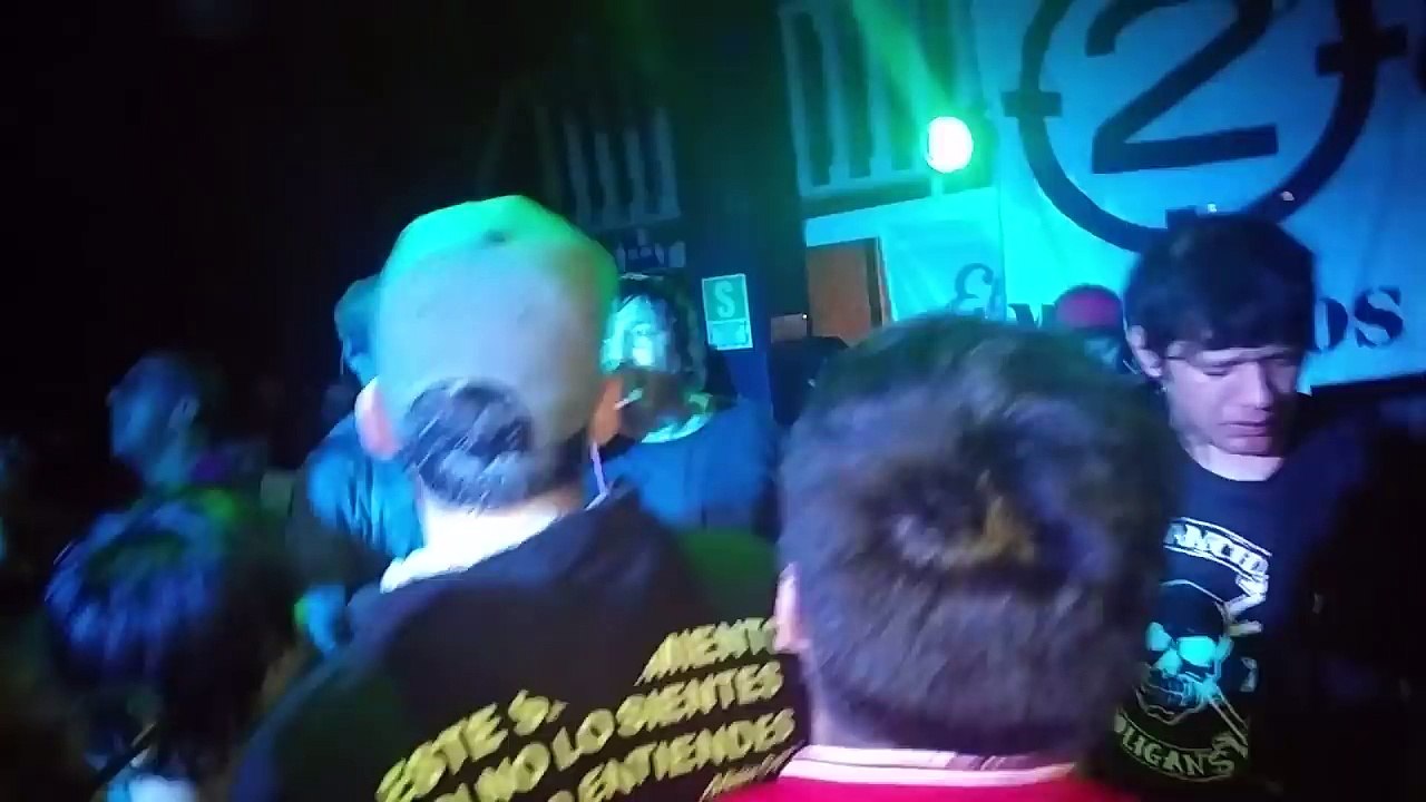 2 Minutos - 2 Minutos (Lima - Perú, 24 de julio de 2016, El Centro Bar)