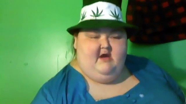 FUNNY FAT WOMAN SINGING - Baby One More Time (Cover) Britney Spears.