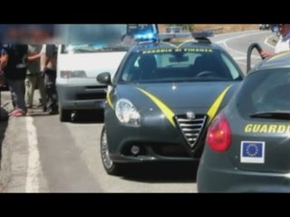 Download Video: Cosenza - Caporalato, sgominata rete di sfruttatori di manodopera illegale (05.08.16)