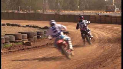 Aficionados al motociclismo disfrutan de la primera carrera 'flat track' en Sudáfrica