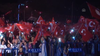 Vatandaşların "Demokrasi Nöbeti" Sürüyor