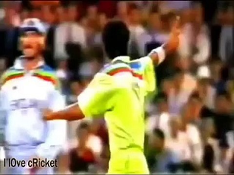 Indian Vs Pakistani Bowlers ●● Deadly Swing Bowling In Cricket History-111