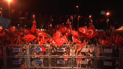Vatandaşların "Demokrasi Nöbeti" Sürüyor