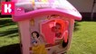 Принцессы Диснея Замок Принцесс большой домик для девочек Катя собирает игрушечный дом во дворе смотрите мое новое видео