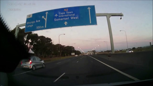 Terrible accident de voiture sur une autoroute