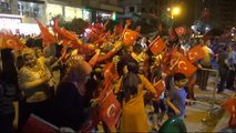 Engeline Rağmen Demokrasi Nöbeti Tuttu