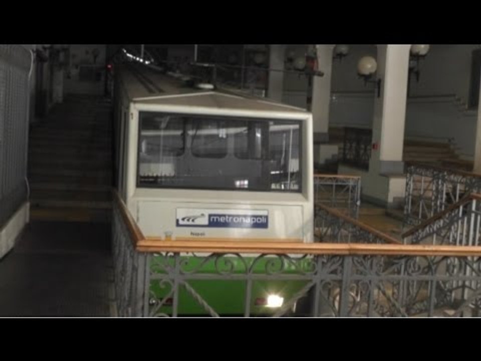 Napoli - Funicolare chiusa, cittadini e commercianti in crisi (01.08.16)