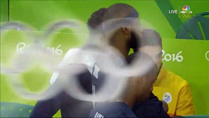 Jimmy Butler et DeMar DeRozan joue à pierre-feuille-ciseaux en plein match