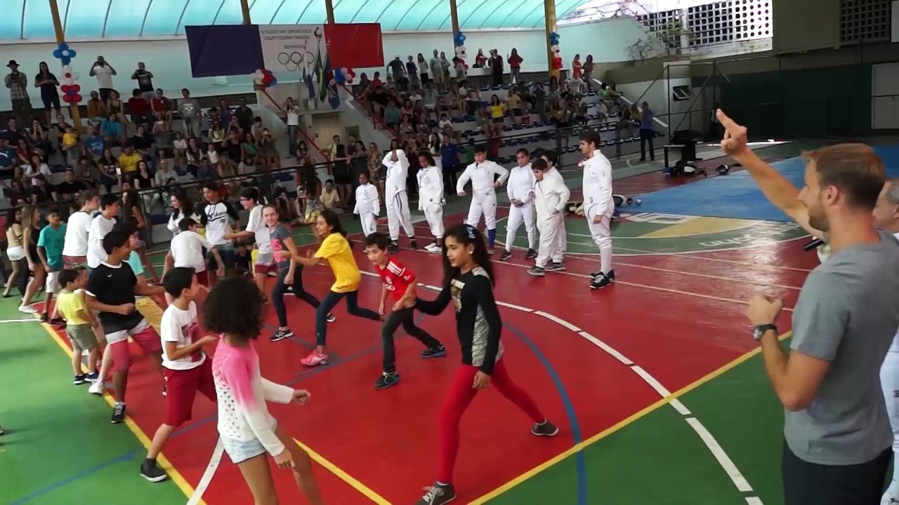 Escrime aux Jeux "Initiation au sabre et ambiance au collège"