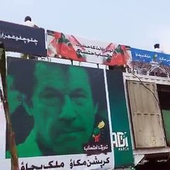Big Number of People Join Imran Khan’s Ehtisab Rally – Mobile Footage
