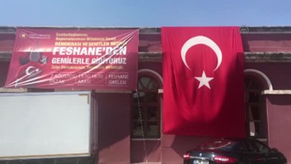 Feshane'den Yenikapı'ya Teknelerle Geçtiler