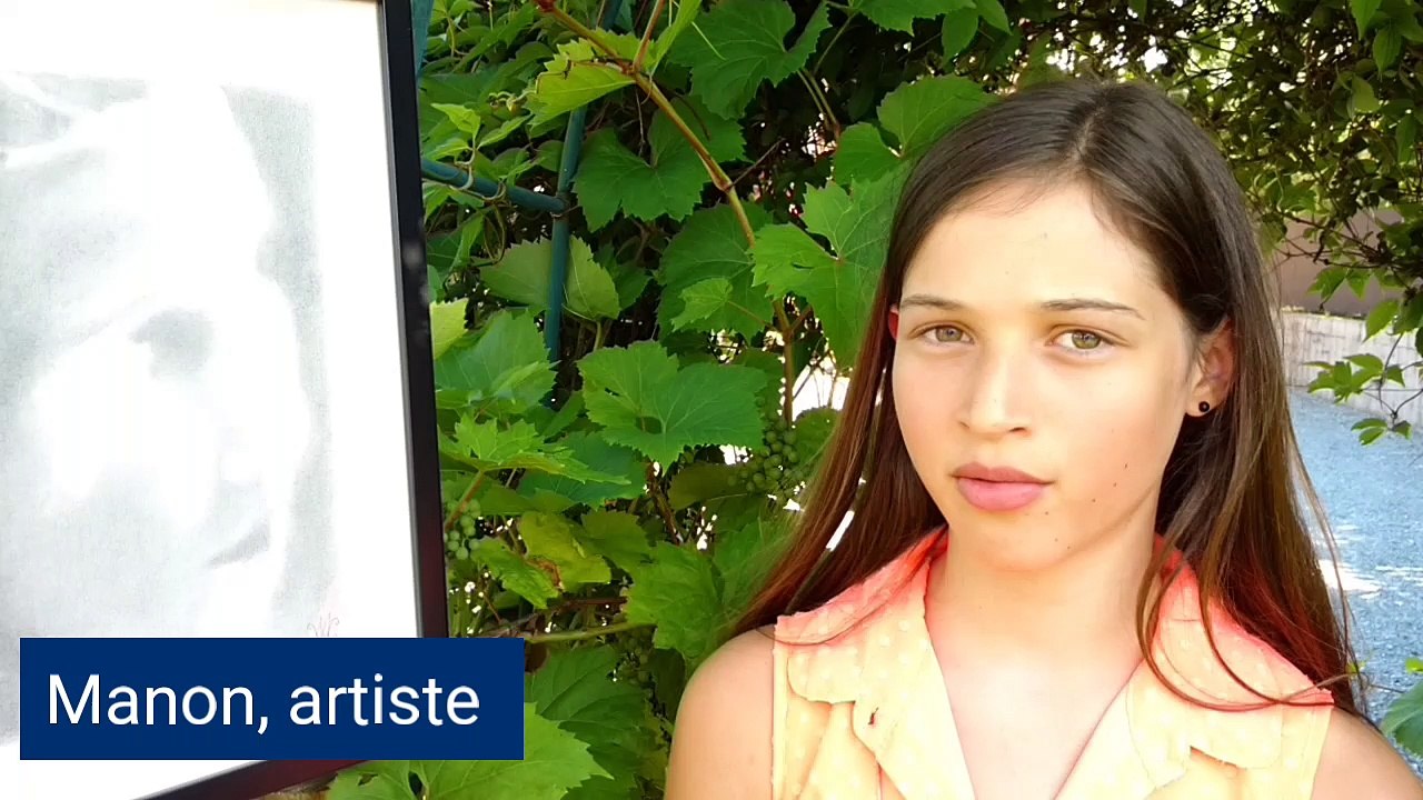 Manon expose dans une galerie à l'âge de 12 ans
