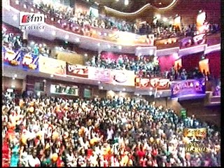 aicha bâ met le feu...Regardez!!