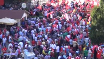 Yalovalılar Demokrasi ve Şehitler İçin Meydanı Doldurdu