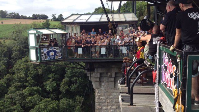 Les sauts délires au viaduc de la Souleuvre