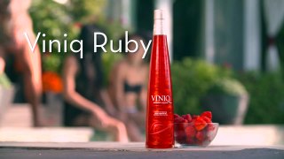 Viniq Shimmery Liqueur Cocktails: Ruby Ginger Mojito