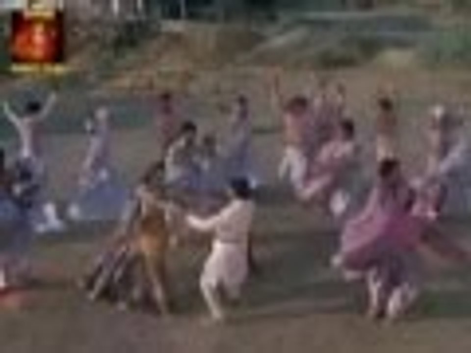 Aavi Holi Re.... Gujarati song from Film " Sari Dikari Sasriye shobhe"