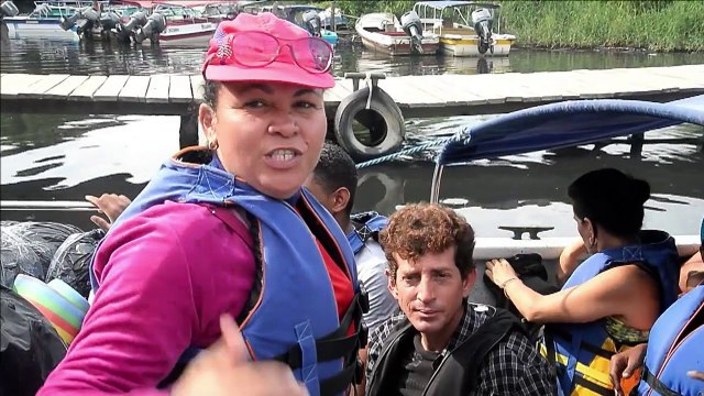 Migrantes cubanos buscan llegar a Panamá por selva de Colombia