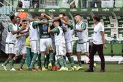 Palmeiras vence o Vitória em casa e retoma liderança do Brasileirão