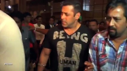 Hug Of Lulia Vantur And Malaika Arora