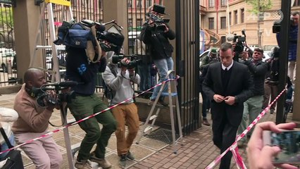 Pistorius foi hospitalizado após acidente na prisão