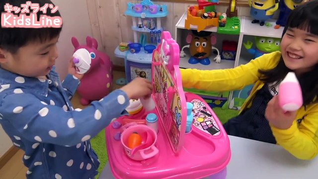 Hello Kitty Kitchen and Dresser Toy Set キティちゃん おもちゃ キッチン ドレッサー