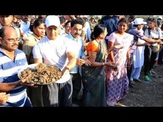 Aamir Khan & Marathi Celebs Visits Drought Hit Vathoda Village Of Warud !