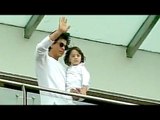 Shahrukh & Abram Khan Wave To Fans Outside Mannat