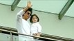 Shahrukh & Abram Khan Wave To Fans Outside Mannat