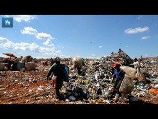 Brasília fecha lixão que sustenta 2 mil pessoas