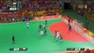 Handball - de son propre but_ le gardien du Brésil marque d'un lob incroyable