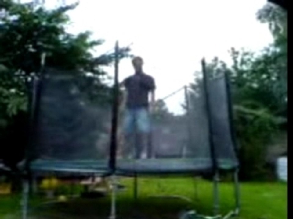 Comment se casser le cou en trampoline