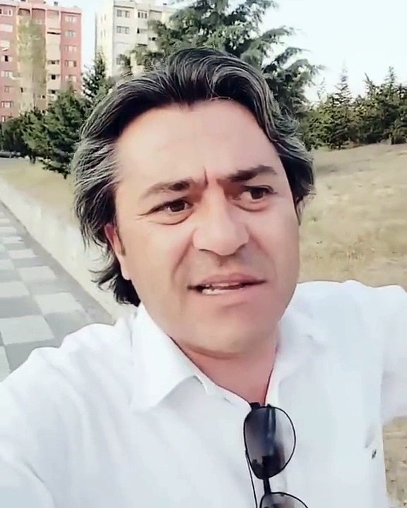 Fındık Toplamayı Anlatan Adam