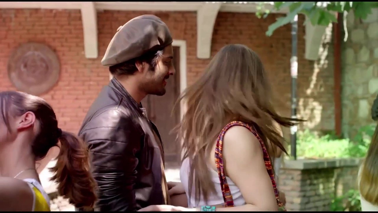 Zerin Khan and Ali Fazal Kissing and Love Scene