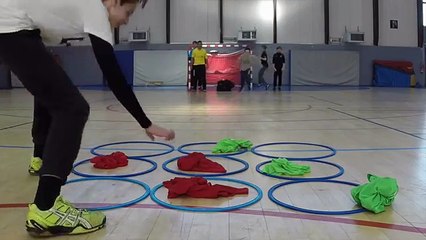 Une partie de Morpion durant un échauffement de handball