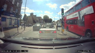 EG03LHK (FORD FOCUS LX 16V) Dangerous overtaking and cut in at busy junction