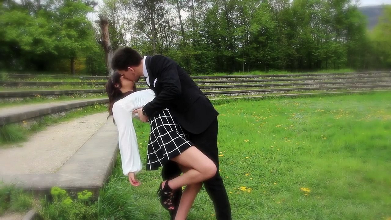 Ce que font les filles quand elles sont AMOUREUSES !