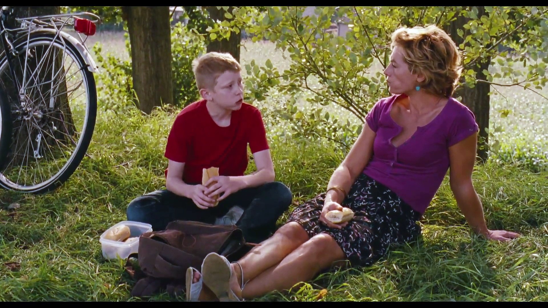 Взрослый племянник с тетей. Взрослый мальчик. Мама друга. Мальчик обнимает тётю. Женщины соблазняют молодых.