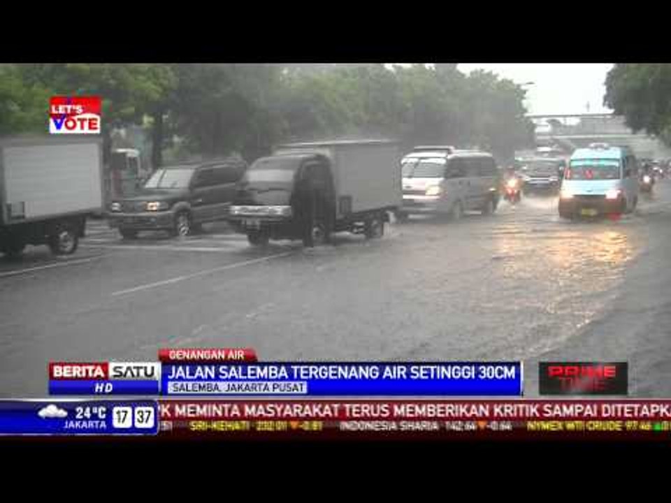 Jalan Salemba Raya Terendam Banjir 30 Centimeter