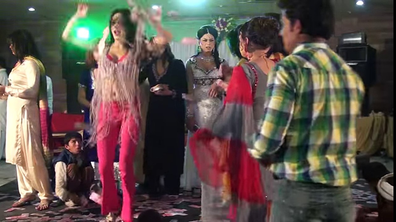 Kashish Wild Cat - PAKISTANI PRIVATE MUJRA DANCE PARTY 2016 - YouTube