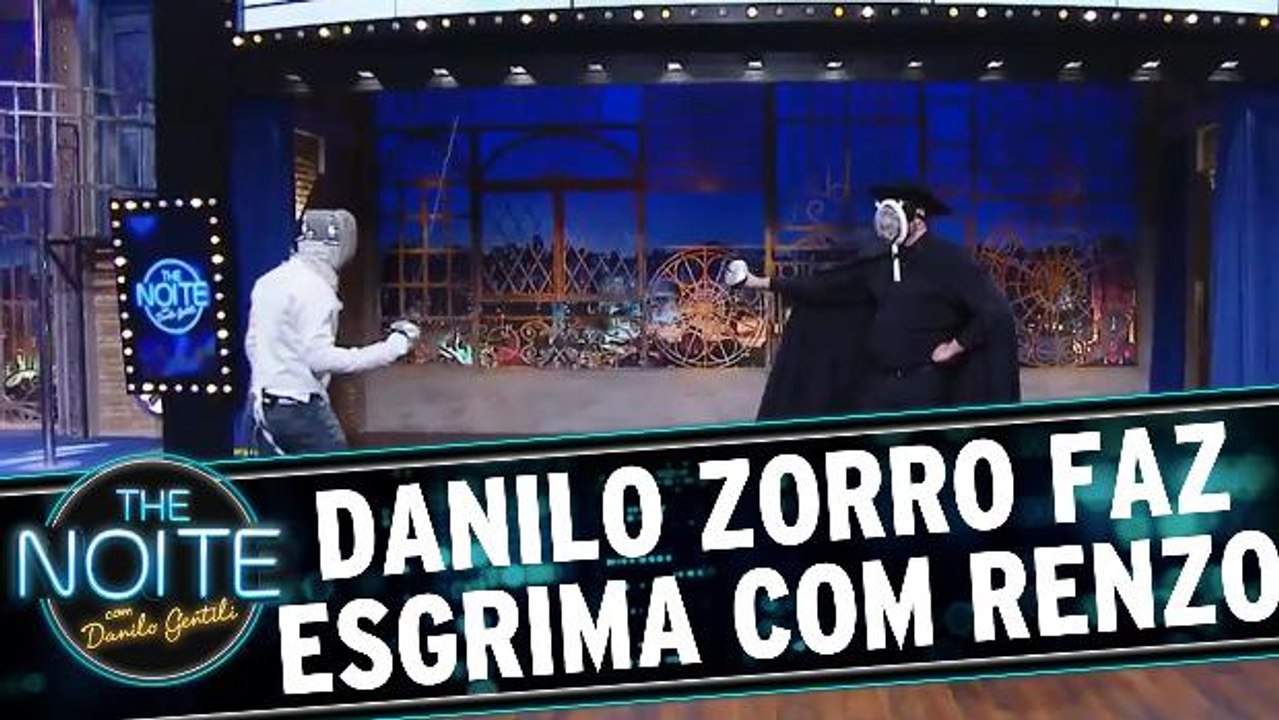 Danilo Zorro pratica esgrima com Renzo Agresta